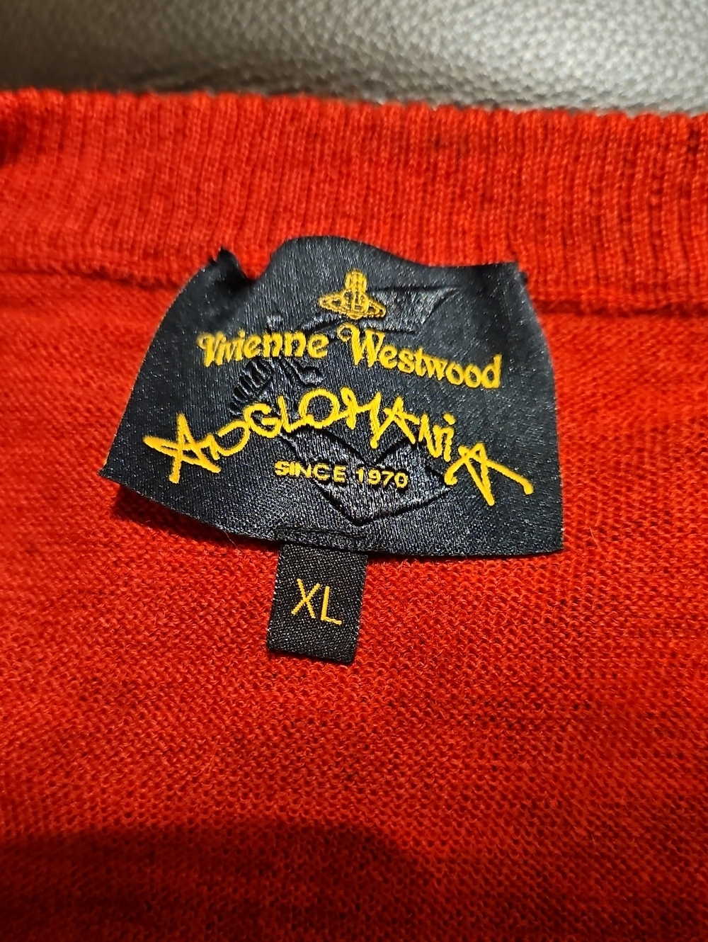 VIVIENNE WESTWOOD RED V-NECK/BUTTON CARDIGAN    SIZE XL - Picture 5 of 13